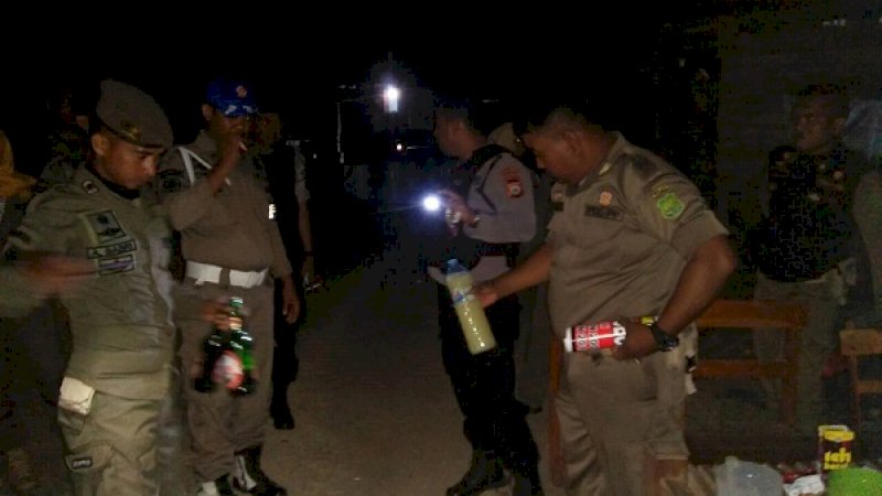 Tim gabungan Pemkab Sidrap, Kodim 1420, dan Polres Sidrap kembali melakukan patroli dalam rangka pengendalian dan pengawasan operasi kafe, Rabu malam (4/9/2019) hingga Kamis dini hari (5/9/2019).