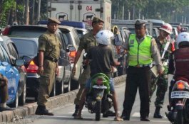 Operasi Patuh Polsek Makasar, Pemotor Ditangkap Bawa Ganja 1 Kilogram