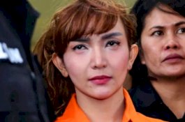 Roro Fitria Menangis Tidak Kuat Tinggal di Tahanan