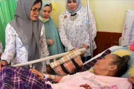 Ketua YKI Sulsel Beri Motivasi Pasien Kanker di RSUP Wahidin