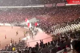 Timnas Indonesia Keok, Suporter Malaysia Berlarian Selamatkan Diri