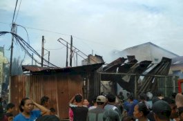 Pasar Karuwisi Hangus Terbakar, Api Mulai Padam
