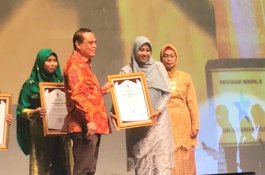 Pegiat Literasi Bulukumba, Basmawati Haris Raih Penghargaan Dari Perpurnas