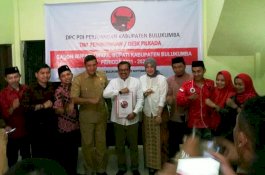 Tiga Pemuda Ambil Formulir untuk JMS, Makkasau Bareng Istri ke PDIP Bulukumba