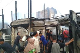 Cerita Muazin Kumandangkan Azan di Tengah Pasar Karuwisi Terbakar