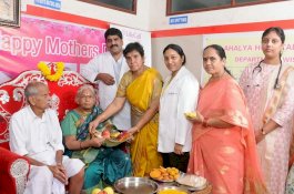 Wanita Berusia 73 Tahun Melahirkan Bayi Perempuan Kembar