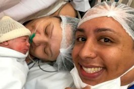 Biar Anaknya yang Gay Jadi Ayah, Wanita Ini Rela Lahirkan Cucu Kembarnya Sendiri