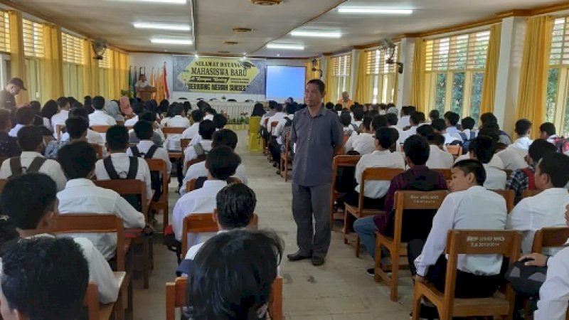 Penyambutan mahasiswa baru di Kampus UPRI, Sabtu pagi (7/9/2019).