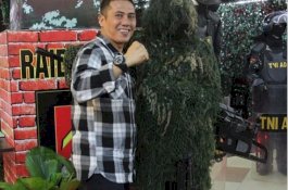 Serba Kemeja Kotak-kotak, Deng Ical Ambil Formulir di PDIP Makassar