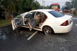 Usai Mobilnya Ditabrak, Pria Ini Gorok Leher Sendiri