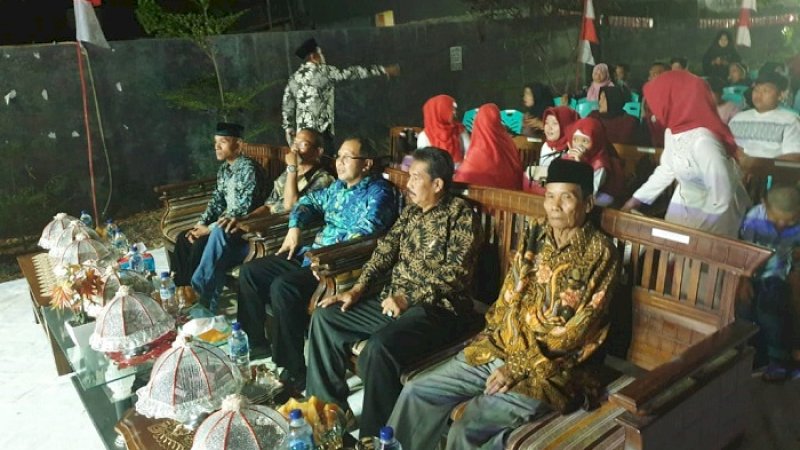 Mantan Wali Kota Makassar, Moh Ramdhan Pomanto memenuhi undangan pesta rakyat oleh warga Kecamatan Tamalanrea, Sabtu malam (7/9/2019).