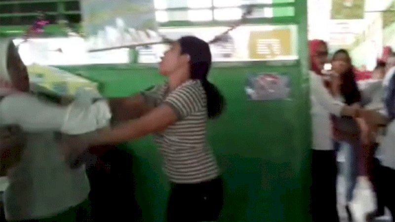 Kasus penganiayaan guru di Gowa. Aksi serupa terjadi di Lombok Timur.