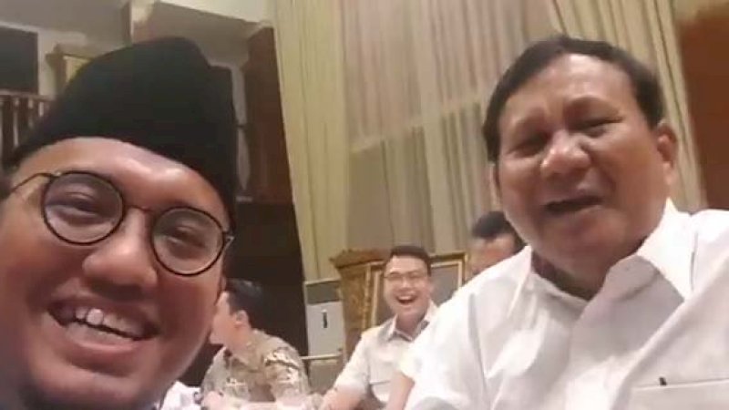 Dahnil Anzar bersama Prabowo Subianto beberapa waktu lalu.