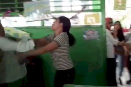 Istri Anggota DPRD Pukul Guru, Pengantar Pizza Intip Wanita 'Indehoi'