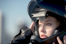 Empat Risiko Kesehatan Akibat Sering Pinjam Meminjam Helm