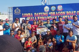 Disemangati Anwar Tarra, Tim Dayung Gowa Juara Dragon Boat Open Piala Danlantamal VI