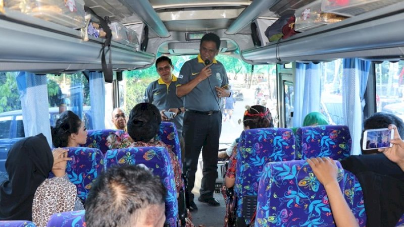 Bupati Barru, Suardi Saleh melepas peserta Festival Keraton Nusantara, Senin (9/9/2019).