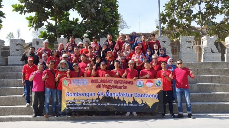 Rombongan Akademi Komunitas Industri Manufaktur Bantaeng di Yogyakarta.