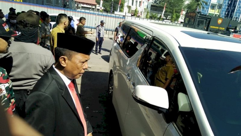 Wahab Tahir menjemput Nurdin Halid di kantor DPRD Makassar, Senin (9/9/2019).