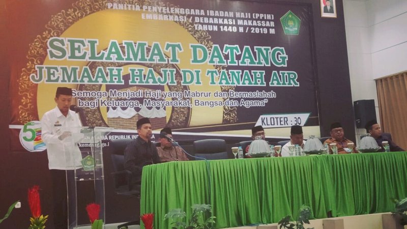Wabup Jeneponto, Paris Yasir menjemput jemaah haji di Asrama Haji Sudiang, Senin (9/9/2019).