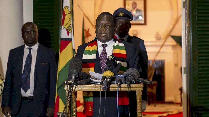 Presiden Mnangagwa menyatakan Robert Mugabe sebagai 'pahlawan nasional' setelah kematiannya pada hari Jumat [Jekesai Njikizana / AFP]