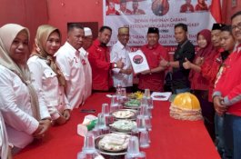 Didampingi Pengurus Gerindra, Lutfi Hanafi Daftar di PDIP Pangkep