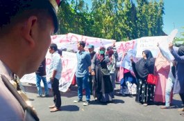 Demo ke Kantor DPRD Sidrap, Warga Desa Talawe Minta Dipertemukan dengan Bupati