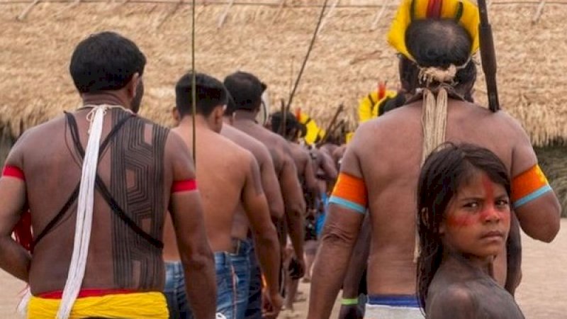 Sebanyak 14 kelompok adat dan empat komunitas yang tinggal di sepanjang tepi Sungai Xingu mengirim perwakilan untuk berembuk dalam forum masyarakat adat. (Foto: LUCAS LANDAUREDE XINGU +)