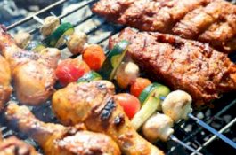 Vegan Protes Tetangga yang Bakar Ikan, Warganet Balas Pesta Barbeku Depan Rumahnya