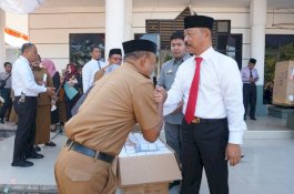 Bupati Gowa Bagikan Tumbler Gratis kepada ASN, Kalau Hilang Wajib Beli Dua 