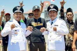 Kalahkan Petahana, Saudara Kembar Dilantik Jadi Kepala Desa di Gresik
