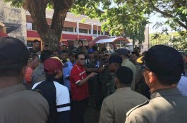 Ribut, YOSS Larang Satpol PP Pasang Papan Bicara di Stadion Andi Mattalatta