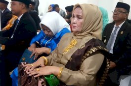 Hadiri Pelantikan Dua Anaknya di DPRD Gowa, Ibu Ini Bangga dan Bersyukur