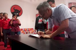 Ramaikan Bursa Calon Wali Kota, Ustaz Ije Daftar di PDIP Makassar