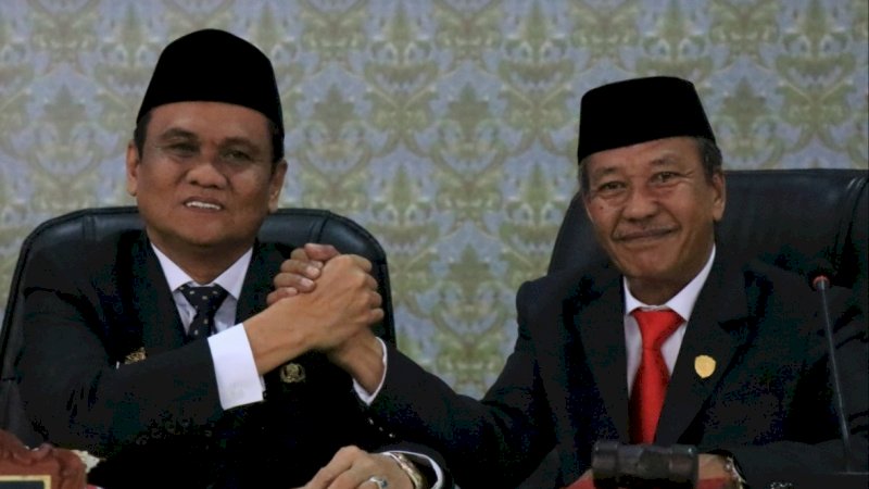 Bupati Barru, Suardi Saleh (kiri).