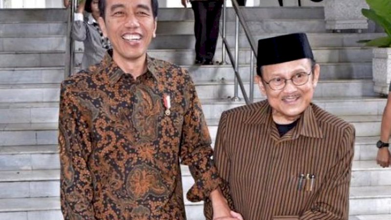 Presiden Jokowi dan Habibie dalam sebuah kesempatan.
