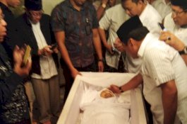 Masih Sempat Sentuh Jenazah Habibie, Nurdin Halid Kenang saat Ditunjuk Jadi Korlap