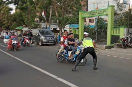 Anaknya Terjaring Operasi Patuh, Ibu di Gowa Datang Menangis karena Takut Suami Marah