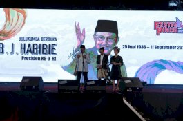 Di Pembukaan Festival Pinisi, Imam Shamsi Ali Pimpin Doa untuk BJ Habibie