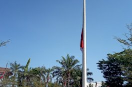BJ Habibie Wafat, Bendera Setengah Tiang Berkibar
