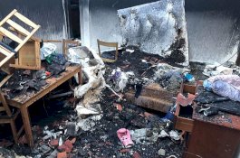 Rumah Hangus Akibat Ledakan Pengisi Daya iPhone