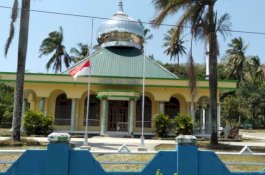 Masjid yang Dibangun Ayah BJ Habibie di Barru Kibarkan Bendera Setengah Tiang