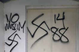 Masjid Dirusak dan Dicoret-coret Lambang Nazi