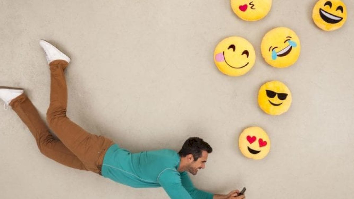 Ternyata Orang yang Gemar Kirim Emoji Lebih Sering Berhubungan Seks