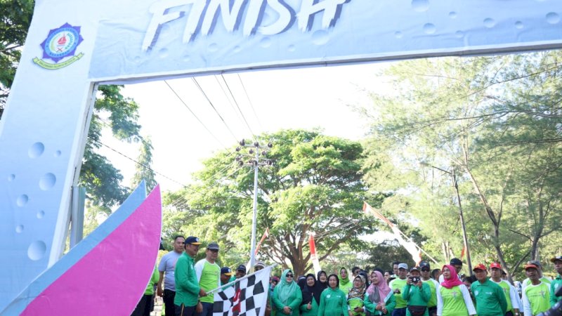 Rangkaian HUT ke 28 Tahun,  Politeknik Pariwisata Makassar Gelar Jalan Santai