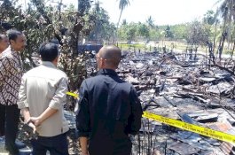 Wakil Bupati Wajo Salurkan Bantuan di Lokasi Kebakaran Desa Patila