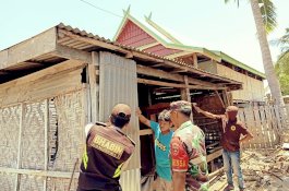 Rumah Tak Layak Huni, Polisi dan TNI Bantu Warga Miskin di Jeneponto