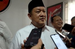 Daftar di PDIP Makassar, Dokter Onasis Pamer Salam 