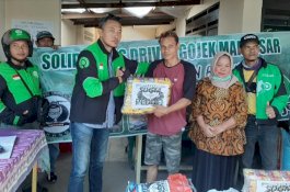 Solidaritas Driver Gojek Makassar Bantu Korban Kebakaran