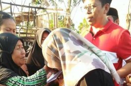 Kunjungi Korban Kebakaran, Tomy Satria: Mari Menyayangi Sesama